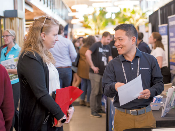 Exhibitor accepting a resume for an attendee